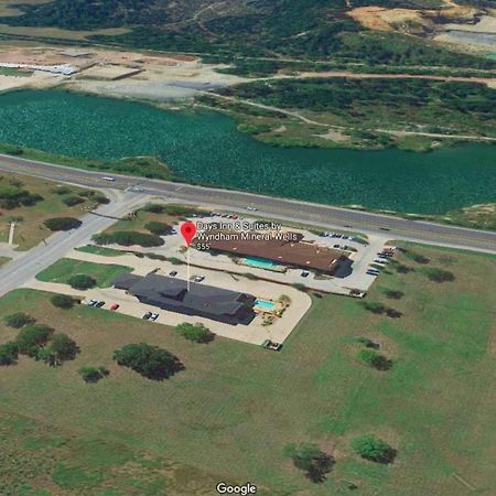 فندق دايز إن آند سويتس باي وبندام مينرال ويلز Mineral Wells المظهر الخارجي الصورة